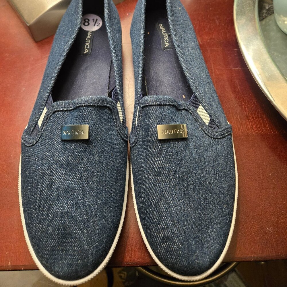 Nautica Slip-On Sneakers – Size 8.5 – Never Worn